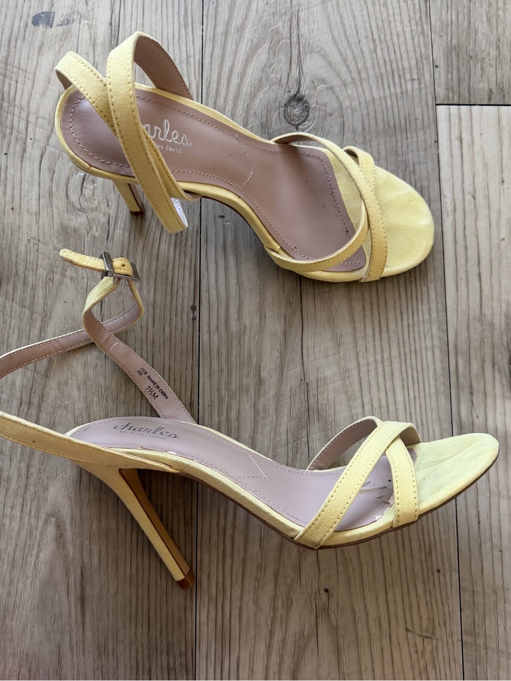 Charles by Charles David yellow heels in US 7.5